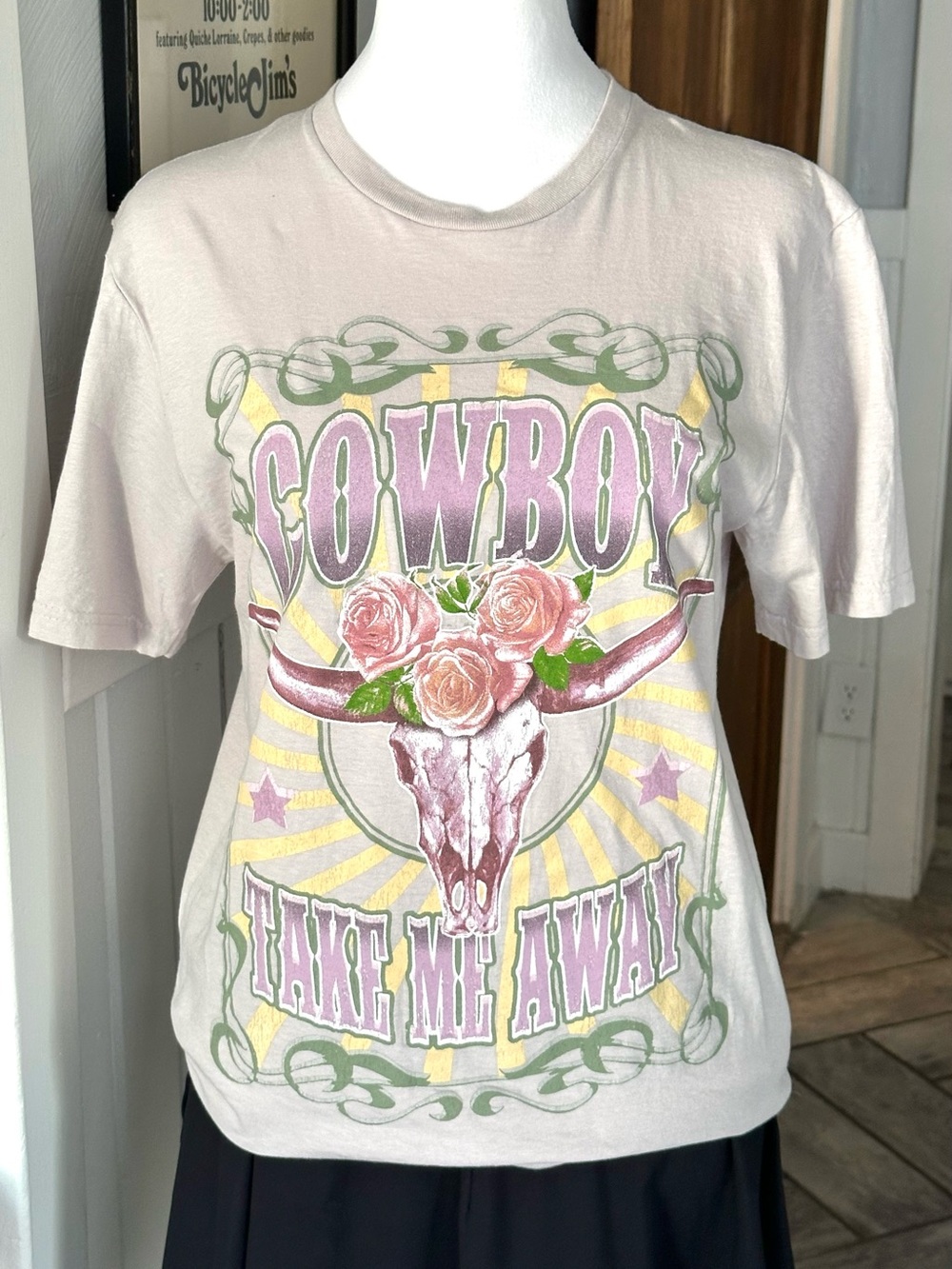 Goodie Two & Sleeves “Cowboy Take Me Away” Floral Skull Graphic Tee Size S Gray
